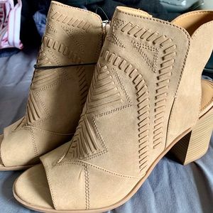 NWT Target heels